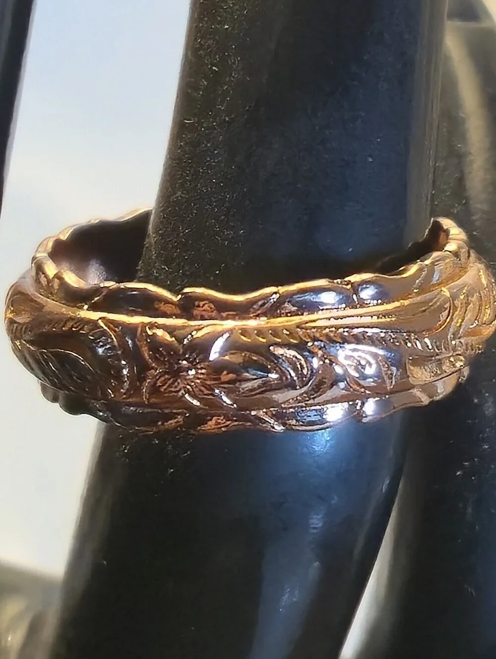Rose Gold Engraved Raised Scrollwork Pattern Women's Band Ring Size 8